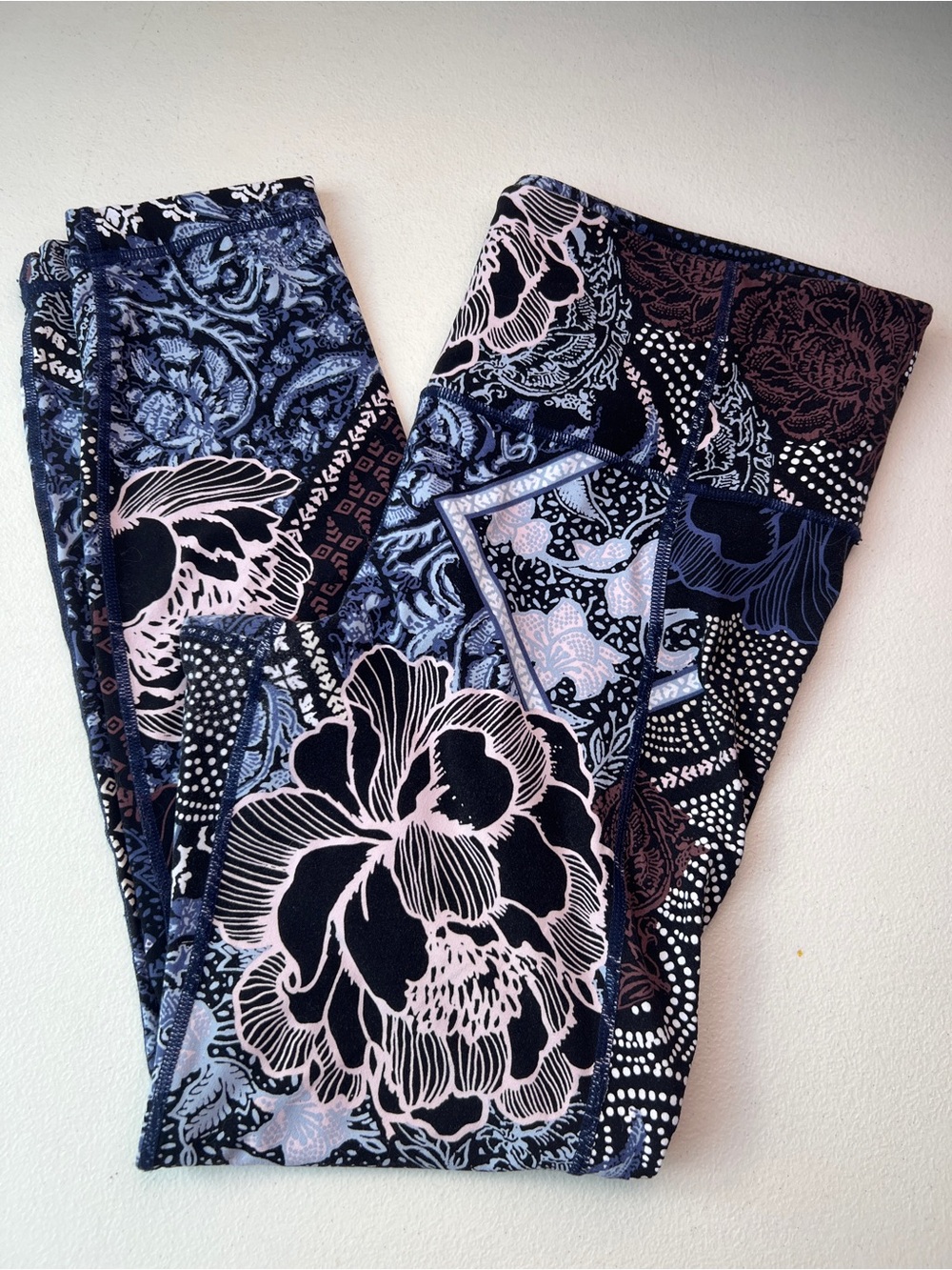 Athleta Cropped Floral Paisley Leggings | Medium